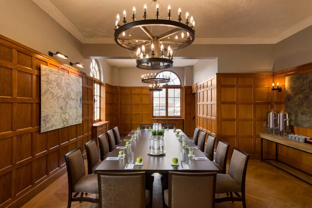 SLKSN_Meeting_Room_Oak_Room_Boardroom